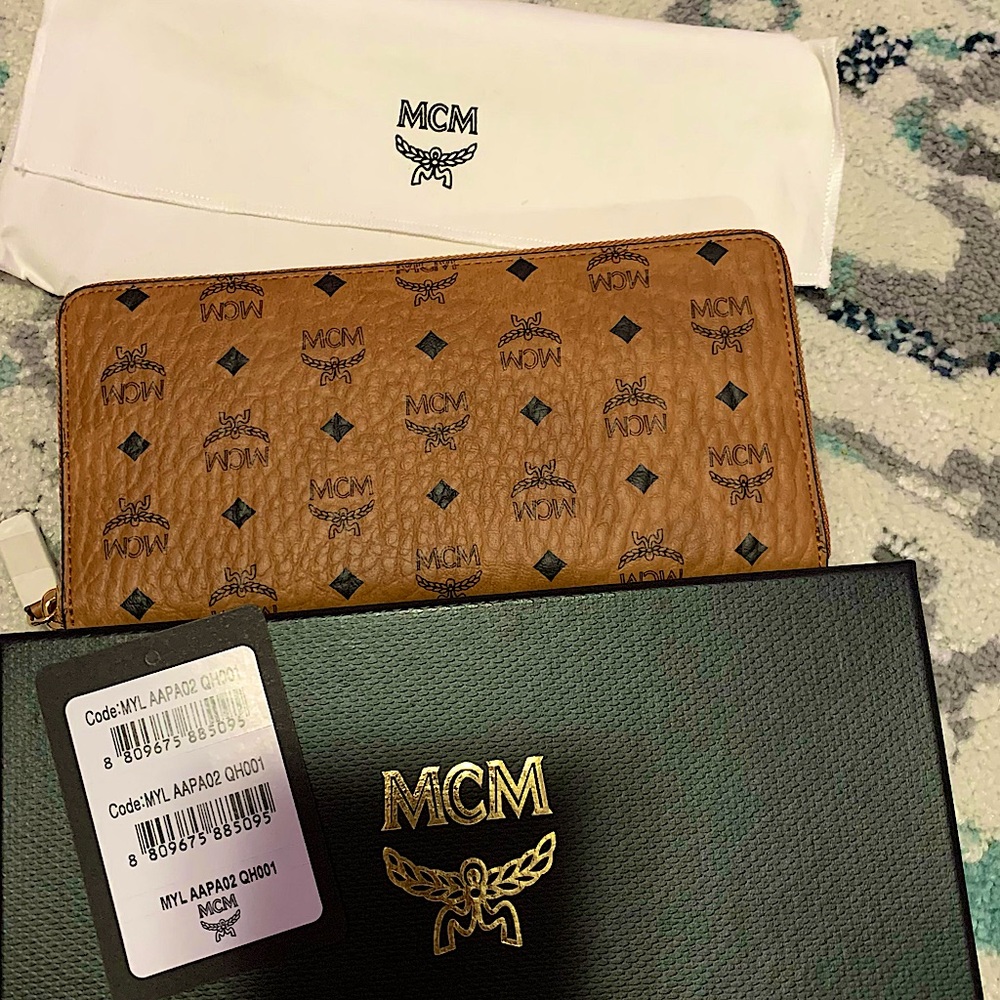 MCM WALLET! BRAND NEW WITH TAGS!!NEVER USED